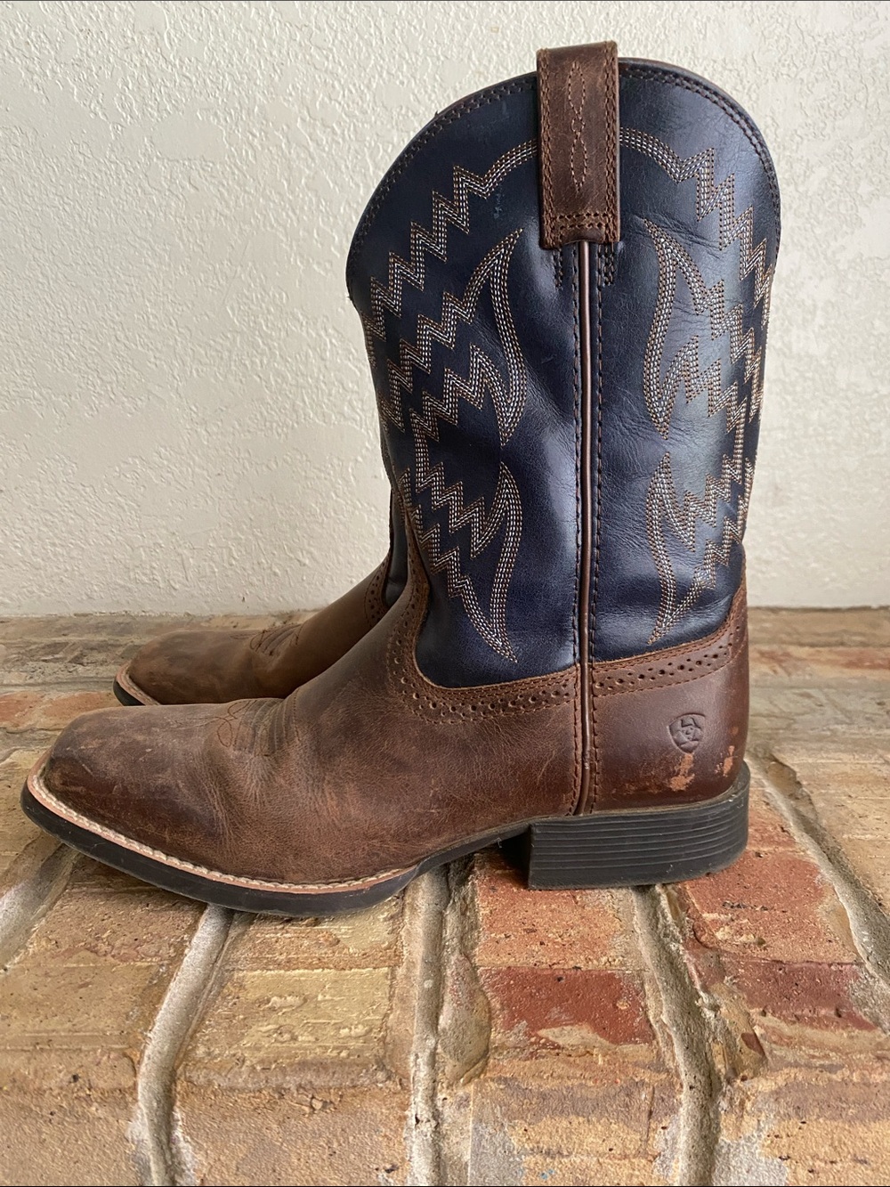 Boys Ariat Boots size 5 - Picture 4 of 8